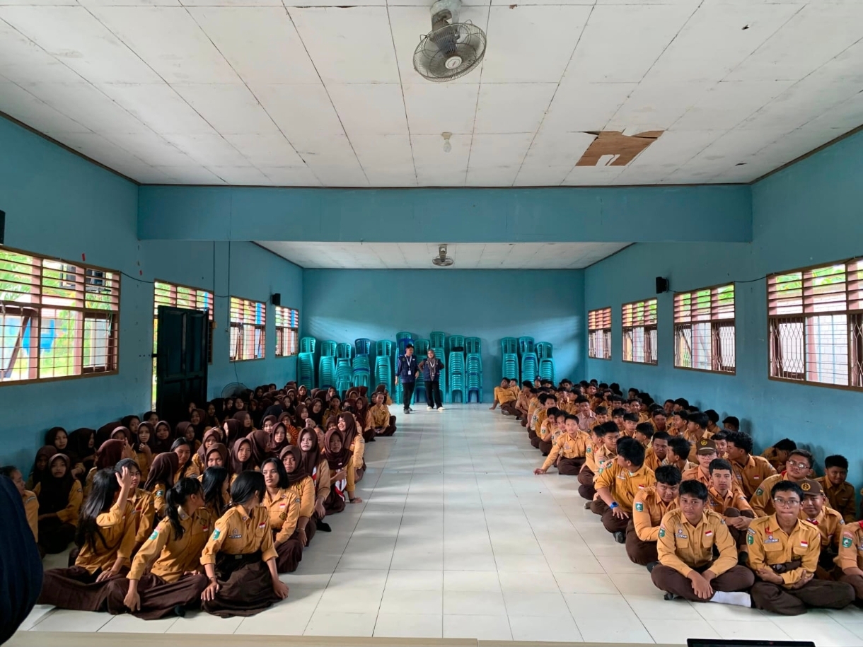 Pelajar SMPN 1 Tenggarong Seberang Diedukasi Literasi Digital